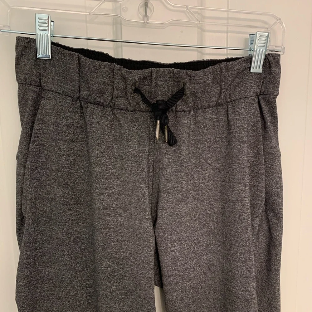 lululemon On The Fly Pant *28” - Heathered Black, 2, Full-On® Luxtreme - Picture 6 of 7